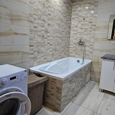 Elena Isaran - Coresi Apartman